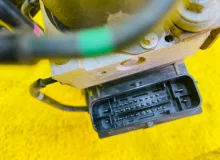 Блок abs MAZDA BONGO 2011/Цвет 22V 47600HA00H SKP2M L8, передний