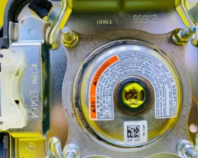 Подушка безопасности водителя Mazda