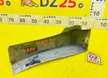 Накладка на крыло TOYOTA ESQUIRE/NOAH/VOXY 2014/Цвет 070 7690128090A0 ZWR80/ZRR80W/ZRR80G/ZRR80/ZRR85G/ZRR85W/ZRR85/ZWR80G/ZWR80W 2ZRFXE, передняя правая