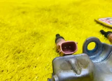 Инжектор TOYOTA ISIS 2013/Цвет 070 2325037040 ZGM15W 2ZRFAE, передний