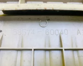Пластик замка багажника Toyota
