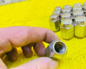 Гайка на колесо TOYOTA