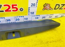 Пластик замка багажника TOYOTA ISIS 2013/Цвет 070 6793544050B0 ZGM10W 2ZRFAE, задний