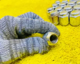 Гайка на колесо TOYOTA