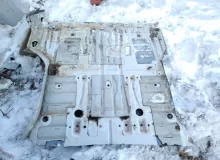 Тазик железный TOYOTA LAND CRUISER 2003/Цвет 070 5831160460 UZJ100W 2UZFE, задний