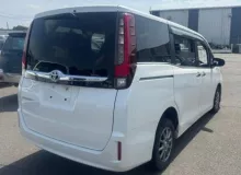 Решетка радиатора TOYOTA ESQUIRE 2015/Цвет 070 5311128690 ZRR85G 3ZRFAE, передняя