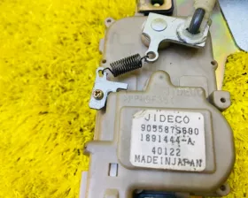 Замок стекла двери багажника Nissan