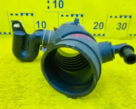 Патрубок воздушного фильтра Toyota