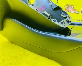 Бардачок между сиденьями TOYOTA