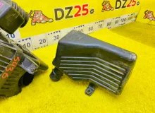 Корпус воздушного фильтра SUZUKI ESCUDO 2014/Цвет Z7T 1370078K00 TDA4W J24B, передний