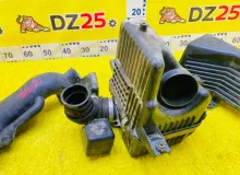 Корпус воздушного фильтра SUZUKI ESCUDO 2014/Цвет Z7T 1370078K00 TDA4W J24B, передний