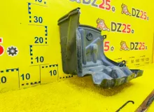 Крепление аккумулятора TOYOTA LAND CRUISER 1993/Цвет 6M1 7404360010 FZJ80G 1FZFE, переднее левое Крепление аккумулятора TOYOTA LAND CRUISER 1993/Цвет 6M1 7404360010 FZJ80G 1FZFE, переднее левое
