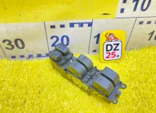 Блок управления стеклоподъемниками TOYOTA LAND CRUISER 1993/Цвет 6M1 8482022310 FZJ80G 1FZFE, передний правый