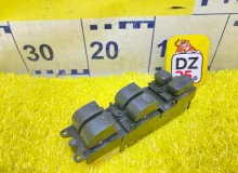 Блок управления стеклоподъемниками TOYOTA LAND CRUISER 1993/Цвет 6M1 8482022310 FZJ80G 1FZFE, передний правый