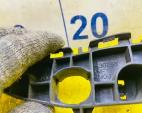 Крепление бампера TOYOTA