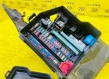 Блок предохранителей LEXUS RX450H 2009/Цвет 077 8266248310 GYL16W 2GRFXE, передний