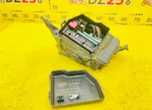 Блок предохранителей LEXUS RX450H 2009/Цвет 077 8266248310 GYL15W 2GRFXE, передний