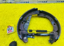 Механизм стояночного тормоза TOYOTA HIACE 1994/Цвет 21T KZH106W 1KZTE, задний правый