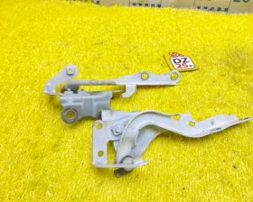 Петля капота Toyota