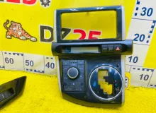 Консоль магнитофона TOYOTA WISH 2012/Цвет 202 5540668040 ZGE25W 2ZRFAE, передний