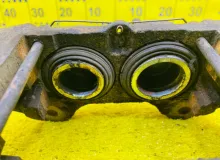 Суппорт TOYOTA LAND CRUISER 1998/Цвет 057 4773060080 UZJ100W 2UZFE, передний правый