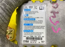 Блок управления airbag HONDA VEZEL 2014/Цвет NH731P 77960T5CJ812M1 RU4 LEB, передний