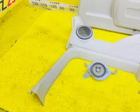 Обшивка двери багажника Mitsubishi