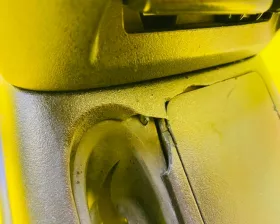 Бардачок между сиденьями Mitsubishi
