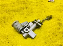 Главный цилиндр сцепления MITSUBISHI L200 2012/Цвет X08A 2345A015 KB4T 4D56, передний