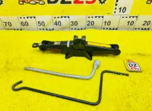 Поддомкратник/ домкрат TOYOTA COROLLA RUNX 2004/Цвет 8P1 0911120110 NZE124 1NZFE, задний