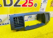 Консоль магнитофона TOYOTA COROLLA RUNX 2004/Цвет 8P1 5540612400B0 NZE124 1NZFE, передний