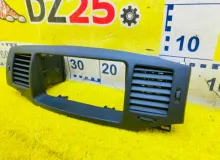 Консоль магнитофона TOYOTA COROLLA RUNX 2004/Цвет 8P1 5540612400B0 NZE124 1NZFE, передний