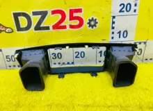 Консоль магнитофона TOYOTA COROLLA RUNX 2004/Цвет 8P1 5540612400B0 NZE124 1NZFE, передний