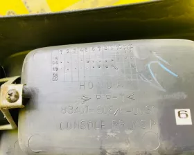 Бардачок между сиденьями Honda