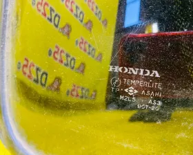 Стекло двери багажника Honda