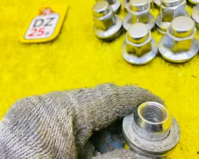 Гайка на колесо Toyota