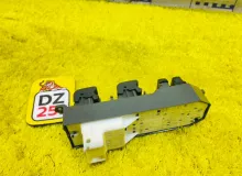 Блок управления стеклоподъемниками TOYOTA COROLLA 2009 8482002190 ZRE151L 1ZRFE, передний левый