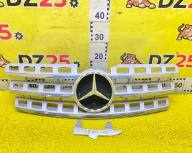 Решетка радиатора Mercedes-Benz