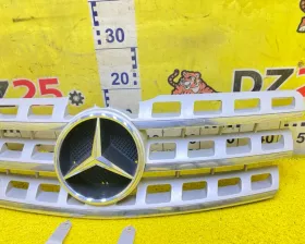 Решетка радиатора Mercedes-Benz