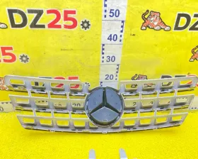 Решетка радиатора Mercedes-Benz