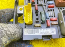 Блок предохранителей PEUGEOT 408 9666378180 4D, передний