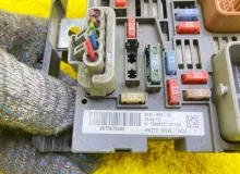 Блок предохранителей PEUGEOT 307 9675879480 RFN/EW10A, передний