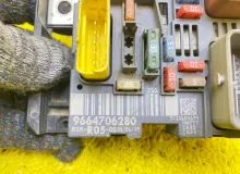Блок предохранителей PEUGEOT 307 9664706280 RFN/EW10A, передний