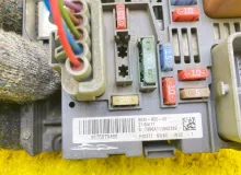 Блок предохранителей PEUGEOT 307 9675879480 RFN/EW10A, передний