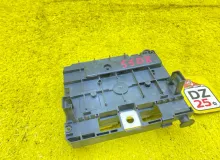 Блок предохранителей PEUGEOT 307 9667044980 RFN/EW10A, передний