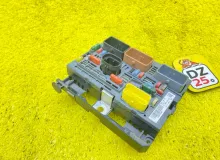 Блок предохранителей PEUGEOT 307 9675879480 RFN/EW10A, передний