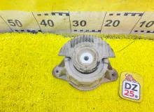 Подушка двигателя Mercedes-Benz C-CLASS 2009 A2042404317 W204 M272E25/272.921/272921, передняя правая