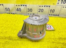 Подушка двигателя Mercedes-Benz C-CLASS 2009 A2042404317 W204 M272E25/272.921/272921, передняя правая