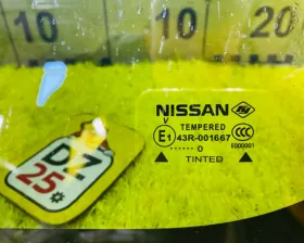 Стекло собачника NISSAN