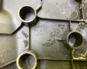 Пластик замка багажника Nissan